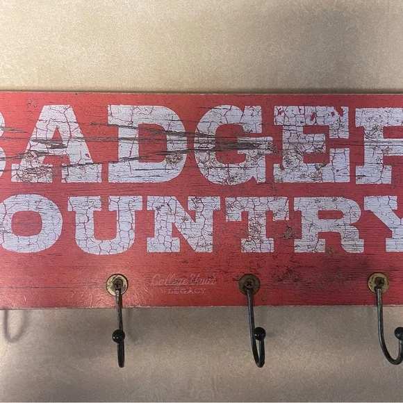Badger Country Distressed Key Hook Sign - Picture 2 of 6